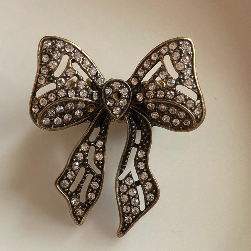 Large Bow Ring with Rhinestones